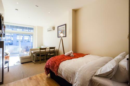 Tennyson - Beyond A Room Private Apartments