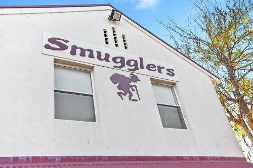 Smugglers Inn Apartments