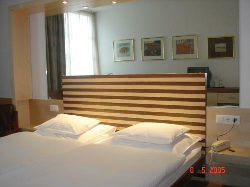 City Hotel