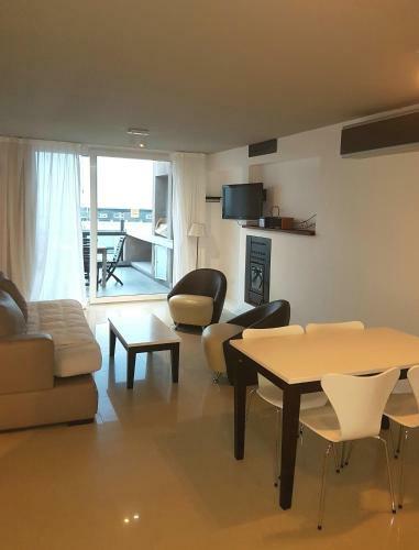 Apartment In Linda Bay Complex