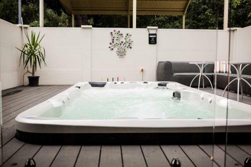 Aldgate Lodge Bed & Breakfast