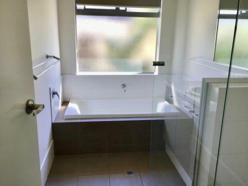 Beachwood House - Broadwater