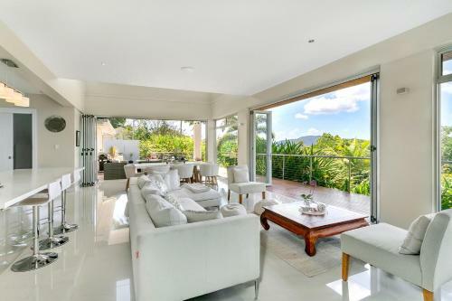 Hilltop Rainforest Retreat