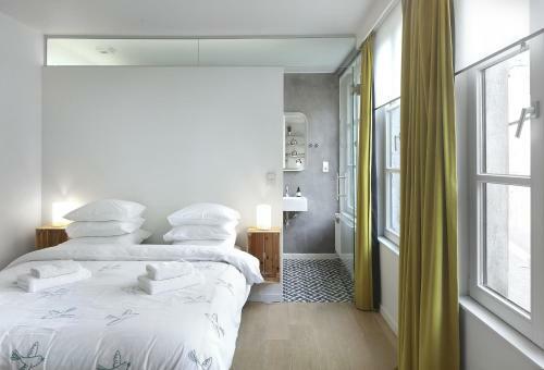 Hostal Alphabed Guest House