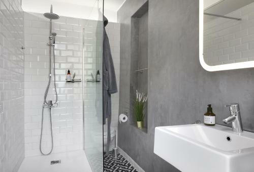 Hostal Alphabed Guest House