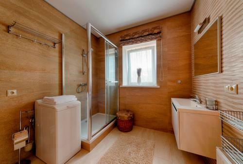 Arenda Apartments - Surganova,5a