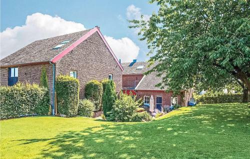Seven-bedroom Holiday Home In Remersdaal