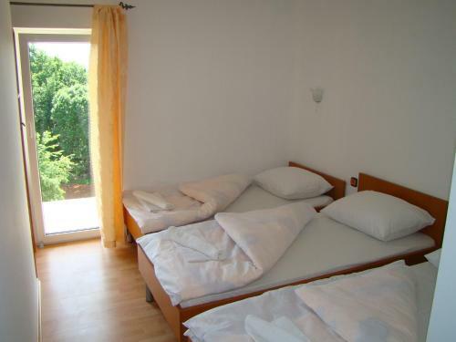 Hostal Pansion Luburi? Apartmens & Rooms