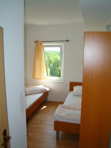 Hostal Pansion Luburi? Apartmens & Rooms