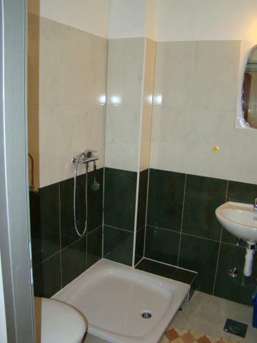 Hostal Pansion Luburi? Apartmens & Rooms
