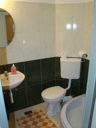 Hostal Pansion Luburi? Apartmens & Rooms