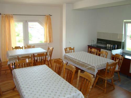 Hostal Pansion Luburi? Apartmens & Rooms