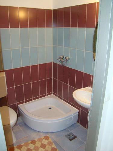 Hostal Pansion Luburi? Apartmens & Rooms