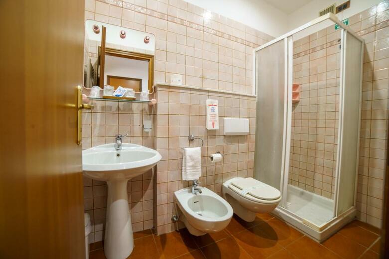 Hotel Lago Bin