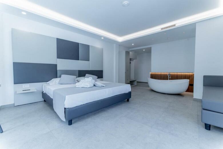 Hotel Lago Bin