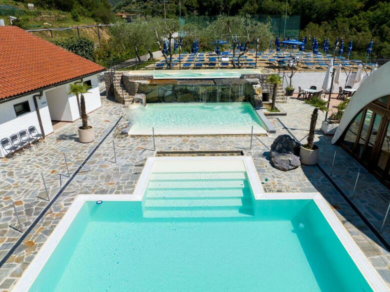 Hotel Lago Bin