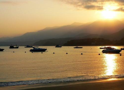 Sobrado E Casa Em Ubatuba