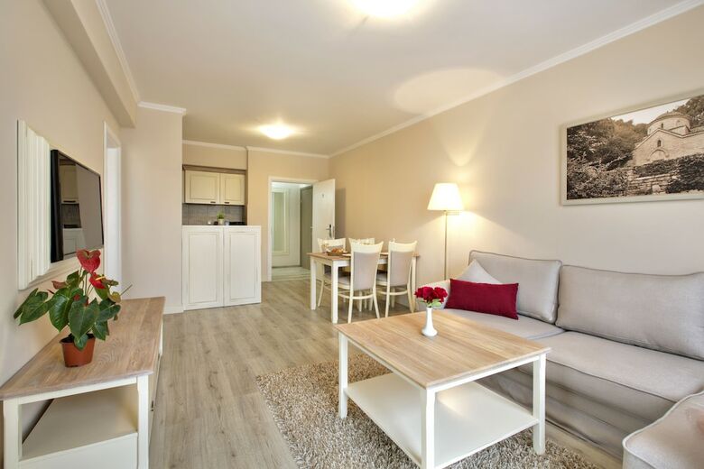 White Rock Castle Suite Hotel & Spa