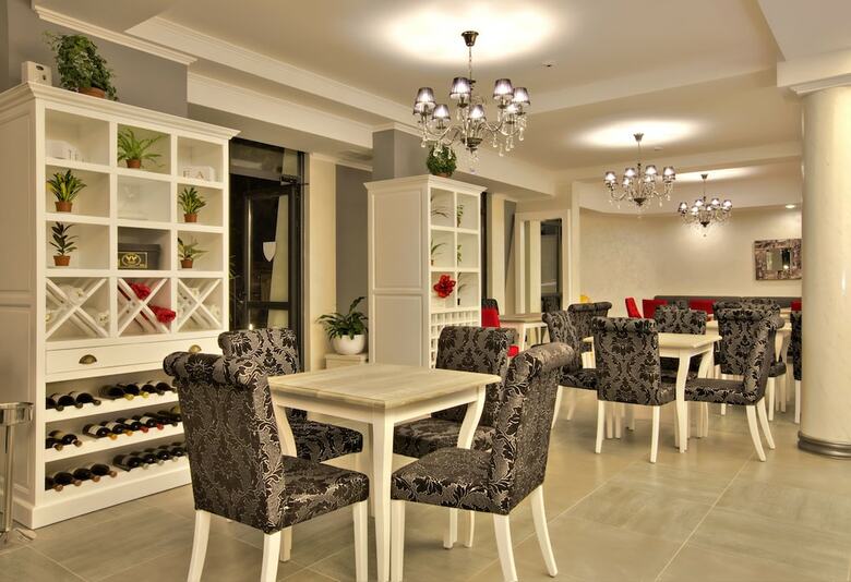 White Rock Castle Suite Hotel & Spa