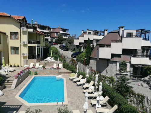 Apartments Elinor Budzhaka