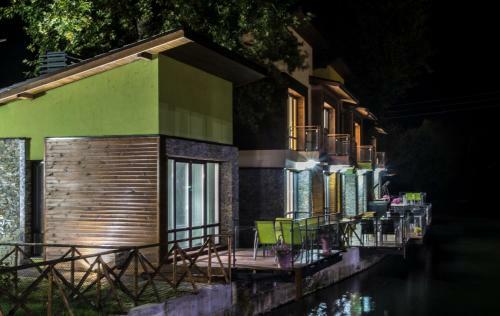 Hotel Waterside Houses