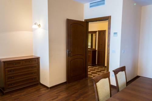 Port Palace Apartments
