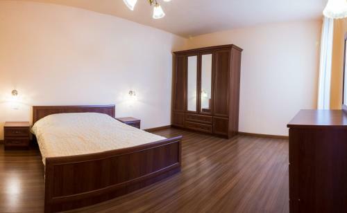 Port Palace Apartments