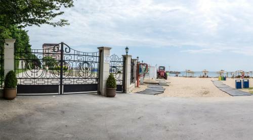 Port Palace Apartments