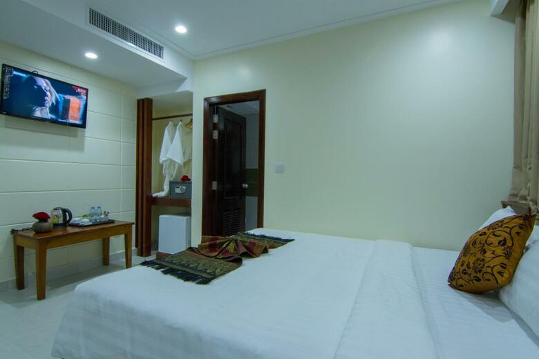 Rose Emerald Hotel