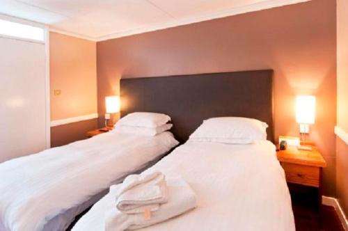 Hotel Saracens Head