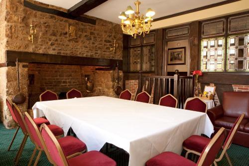 Hotel Saracens Head