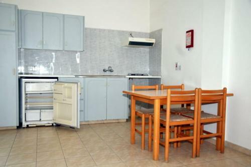 Debbiexenia Hotel Apartments Annex