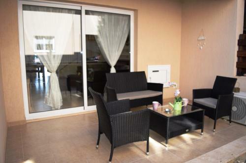 Zephyros Apartment