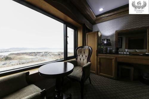 Gunsan River Hill Tourist Hotel