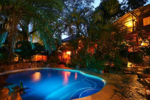 Hostal Tico Adventure Lodge