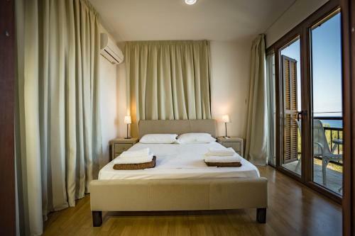 Villa Greko Mare Front Line