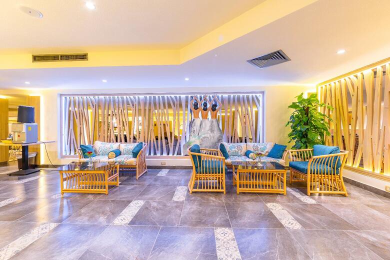 Hotel Flamenco Beach Resort