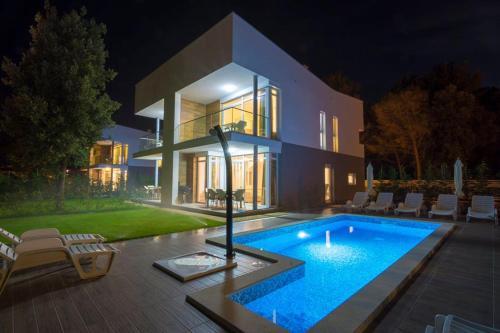 Villa Dinastija 1
