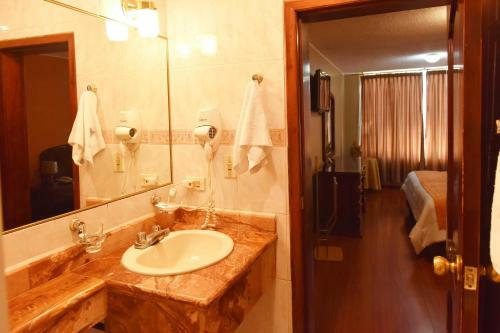 Hotel Makroz