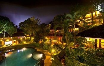 Hotel Muthoot Cardamom County