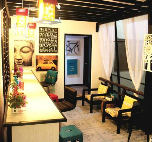 Mountain Breeze Hostel - Tagaytay Center