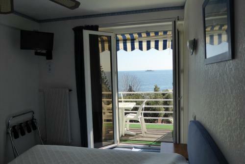 Hotel Cyrnea
