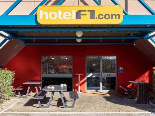 Hotelf1 Lille Englos