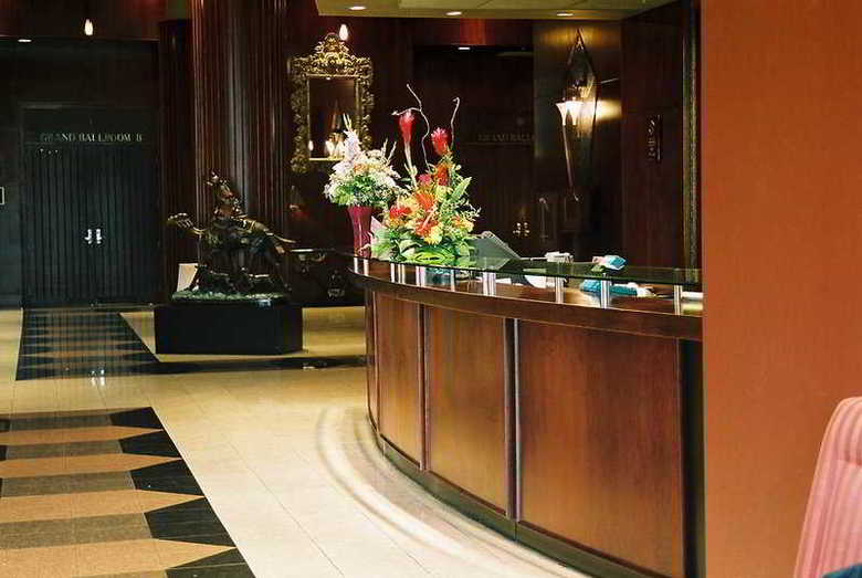 Executive Airport Plaza Hotel & Conference