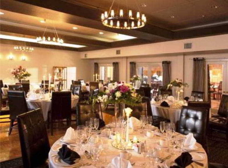Executive Airport Plaza Hotel & Conference