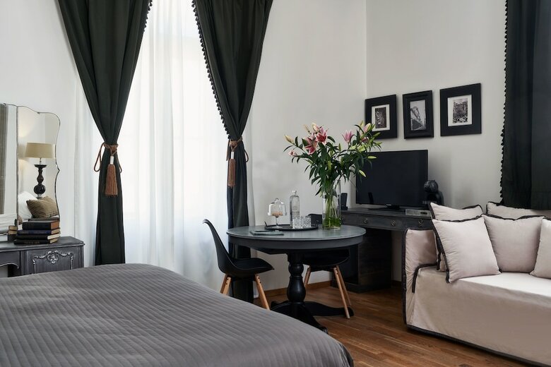 Emporikon Athens Hotel