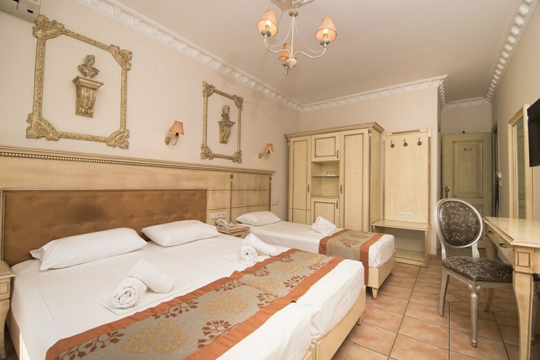 Parthenon Art Hotel