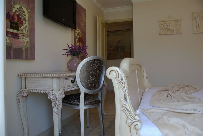 Parthenon Art Hotel