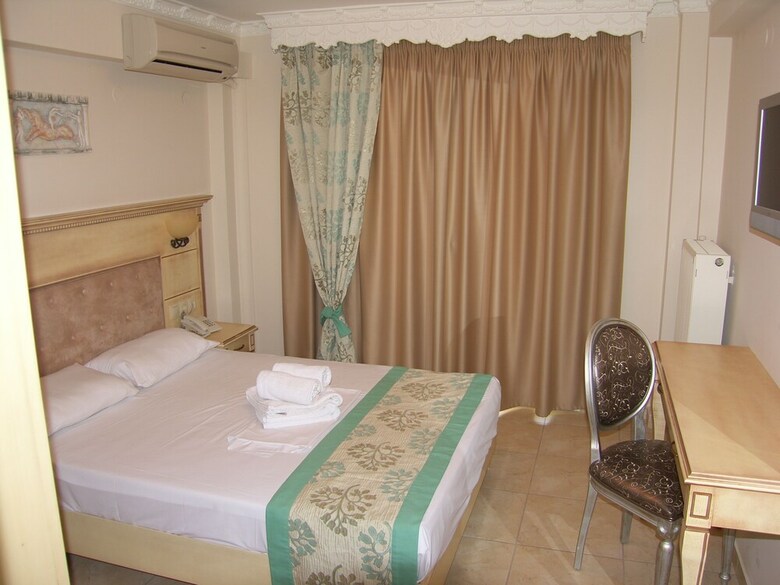 Parthenon Art Hotel
