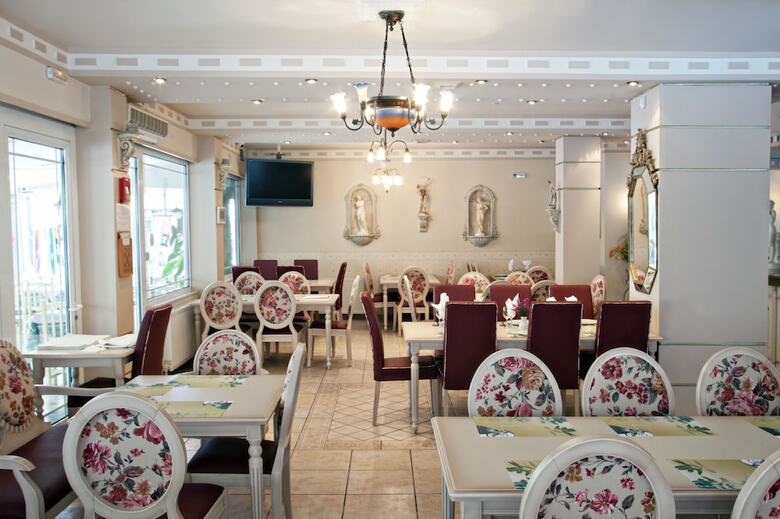 Parthenon Art Hotel